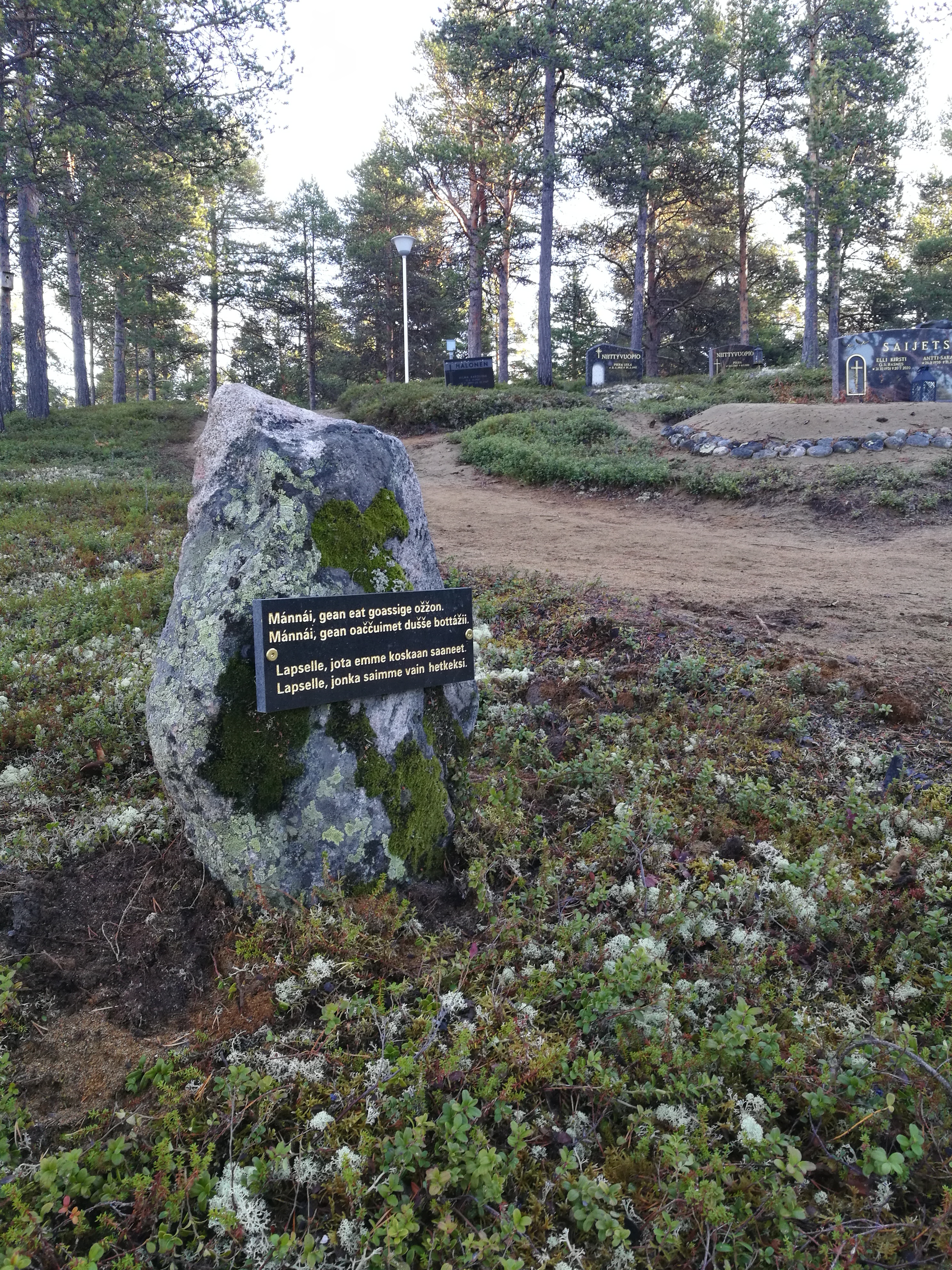 tyhjän sylin kivi